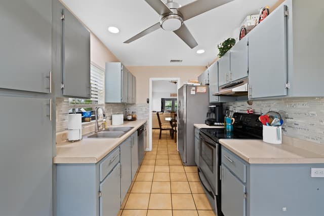 8108 NW 100th Way, Tamarac FL 33321 - Tamarac, FL - Photo 3