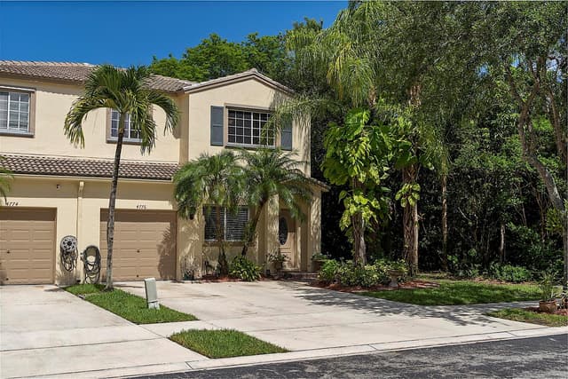 4776 Lago Vista Drive, Coconut Creek FL 33073 - Coconut Creek, FL - Photo 2
