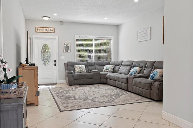 4776 Lago Vista Drive, Coconut Creek FL 33073 - Coconut Creek, FL - Photo 7