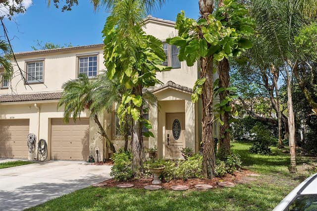 4776 Lago Vista Drive, Coconut Creek FL 33073 - Coconut Creek, FL - Photo 3