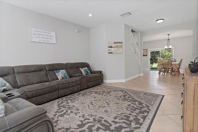 4776 Lago Vista Drive, Coconut Creek FL 33073 - Coconut Creek, FL - Photo 5