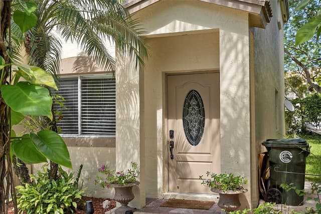 4776 Lago Vista Drive, Coconut Creek FL 33073 - Coconut Creek, FL - Photo 4