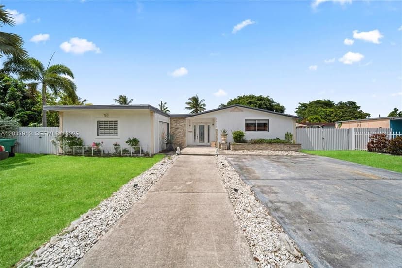 9915 Santos Dr, Cutler Bay FL 33189