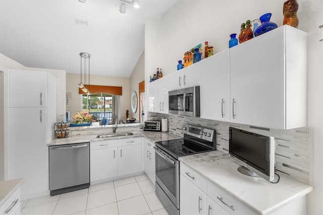 9829 Seacrest Circle # 202, Boynton Beach FL 33437 - Boynton Beach, FL - Photo 5