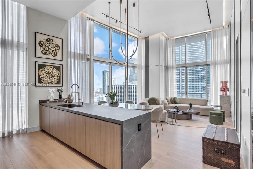475 Brickell Ave # 2215, Miami FL 33131