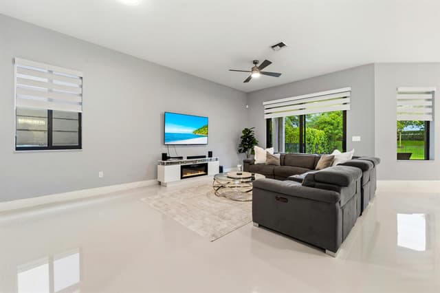10555 Waves Way, Parkland FL 33076 - Parkland, FL - Photo 4