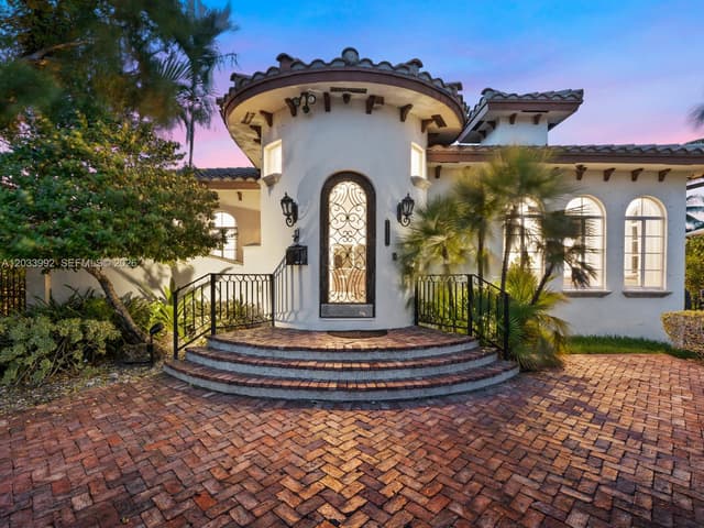 1223 Jackson St, Hollywood FL 33019 - Hollywood, FL - Photo 2