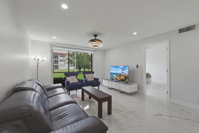 9523 N Hollybrook Lake Drive # 103, Pembroke Pines FL 33025 - Pembroke Pines, FL - Photo 3