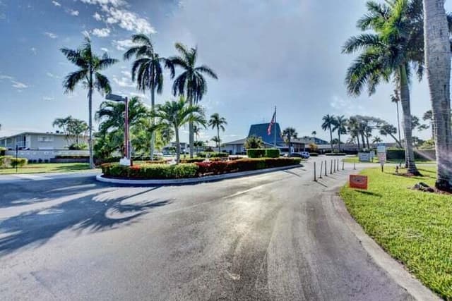 2855 S Garden Dr Drive S # 203, Palm Springs FL 33461 - Palm Springs, FL - Photo 2