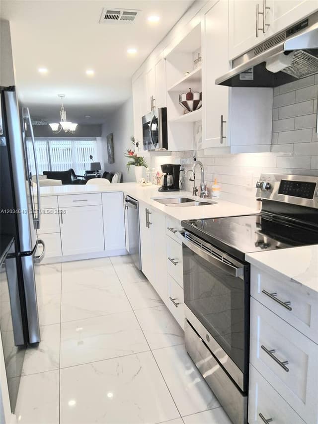 1150 Boxwood Dr # 101, Delray Beach FL 33445 - Delray Beach, FL - Photo 3