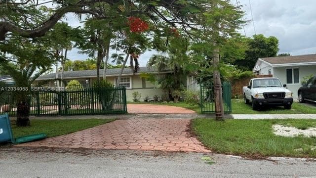 6081 SW 109th Ct, Miami FL 33173