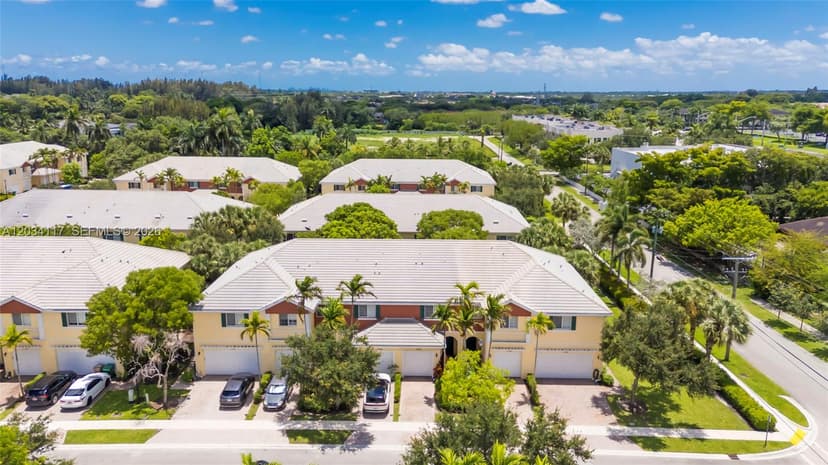 7782 Paddock Pl, Davie FL 33328