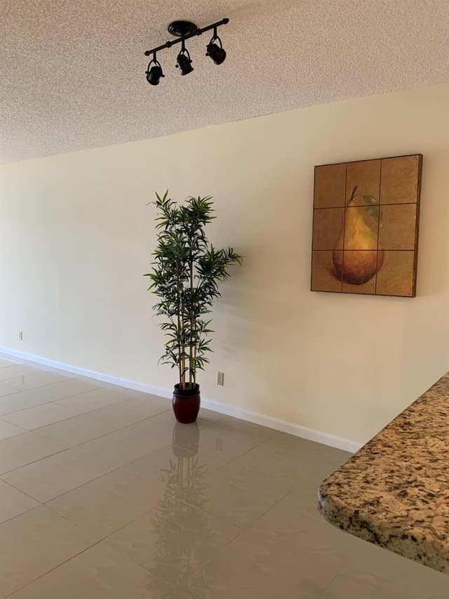 3212 Strawflower Way # 204, Lake Worth FL 33467 - Lake Worth, FL - Photo 2