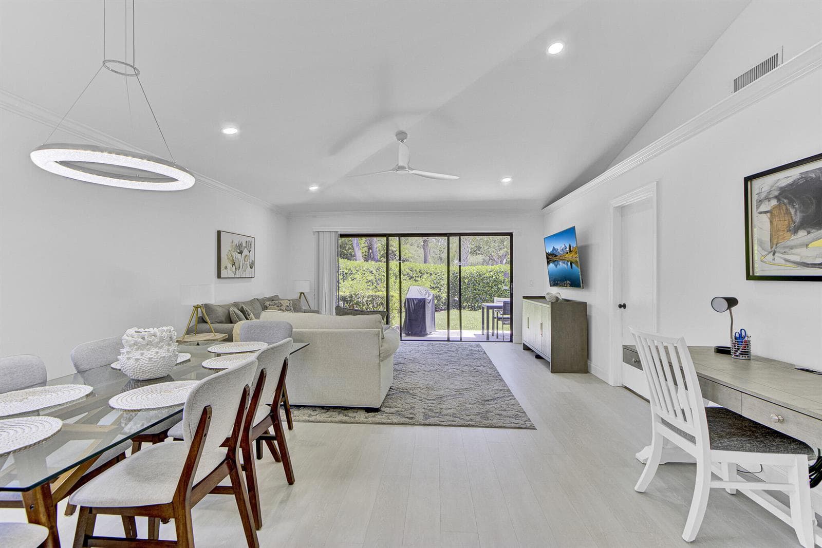 106 Club Drive, Palm Beach Gardens FL 33418