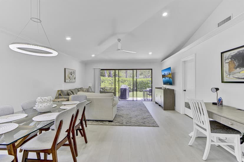 106 Club Drive, Palm Beach Gardens FL 33418
