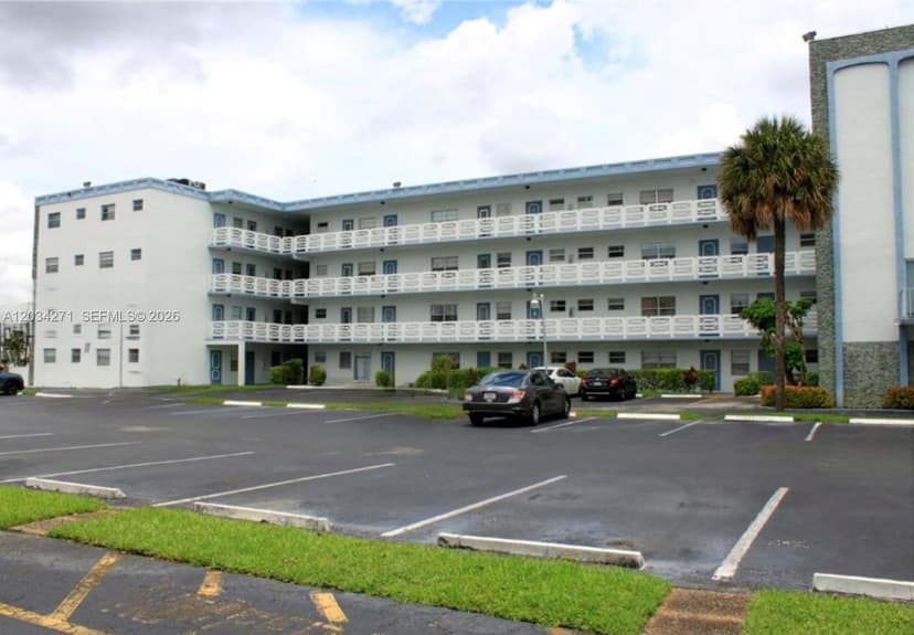 4090 NW 42nd Ave # 304, Lauderdale Lakes FL 33319