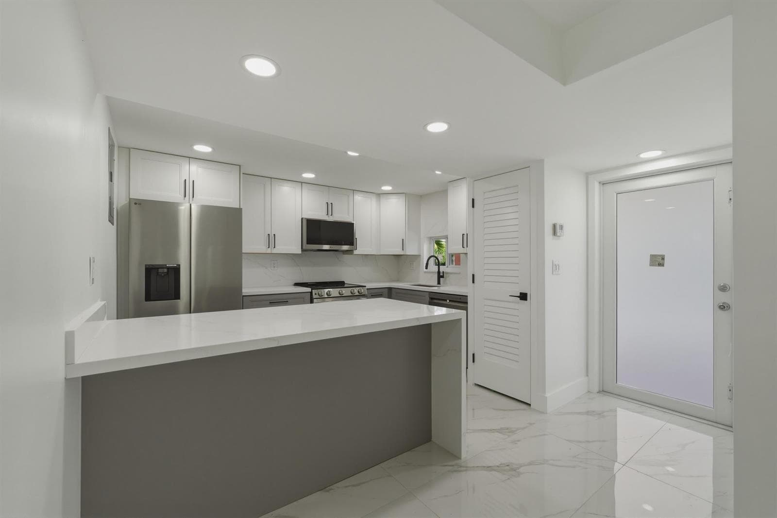 8970 S Hollybrook Boulevard # 205, Pembroke Pines FL 33025 - Pembroke Pines, FL - Photo 1