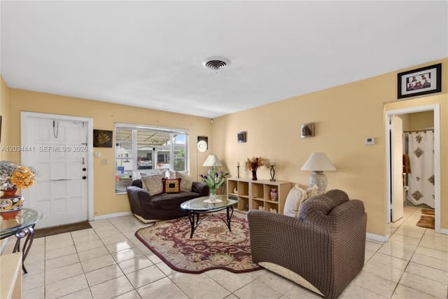 4271 NW 49th Ter, Lauderdale Lakes FL 33319 - Lauderdale Lakes, FL - Photo 5