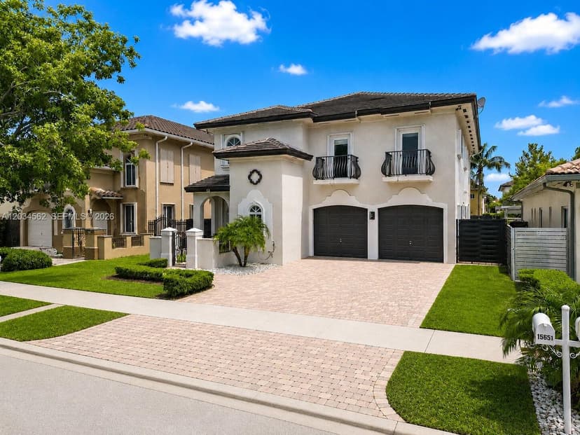 15651 SW 14th St, Miami FL 33194