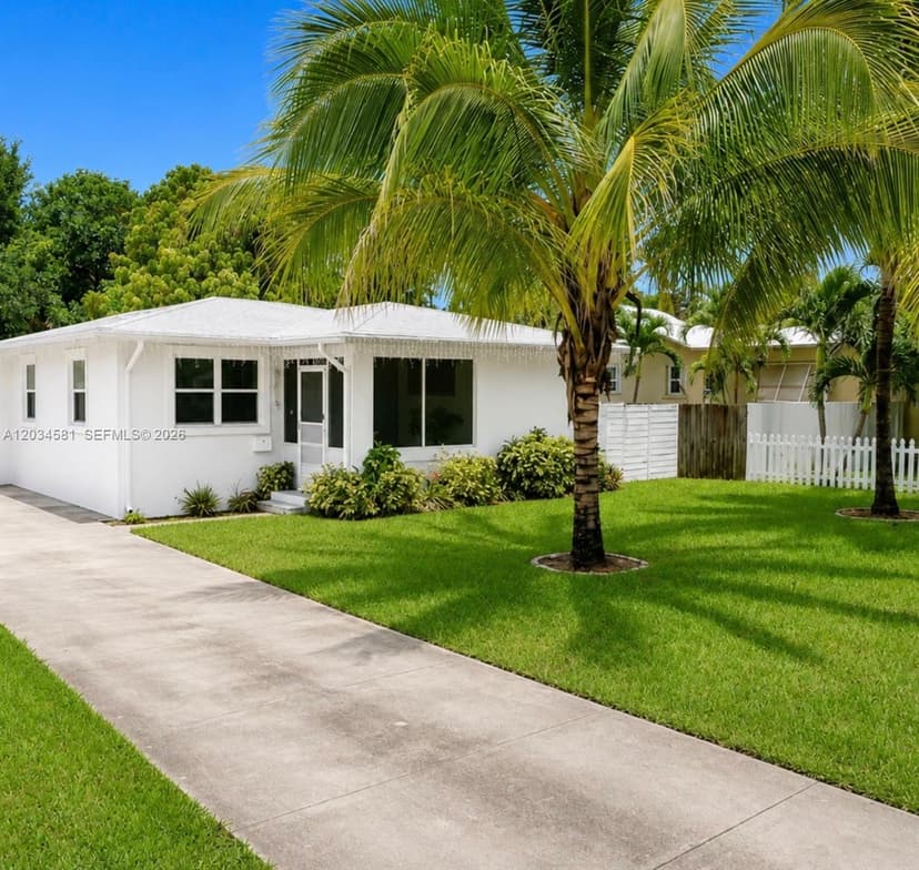2735 Dewey St, Hollywood FL 33020