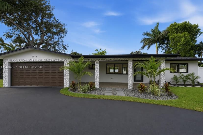 2731 NE 52nd St, Lighthouse Point FL 33064