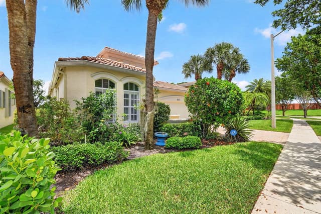 8553 E Via Grande E, Wellington FL 33411 - Wellington, FL - Photo 2