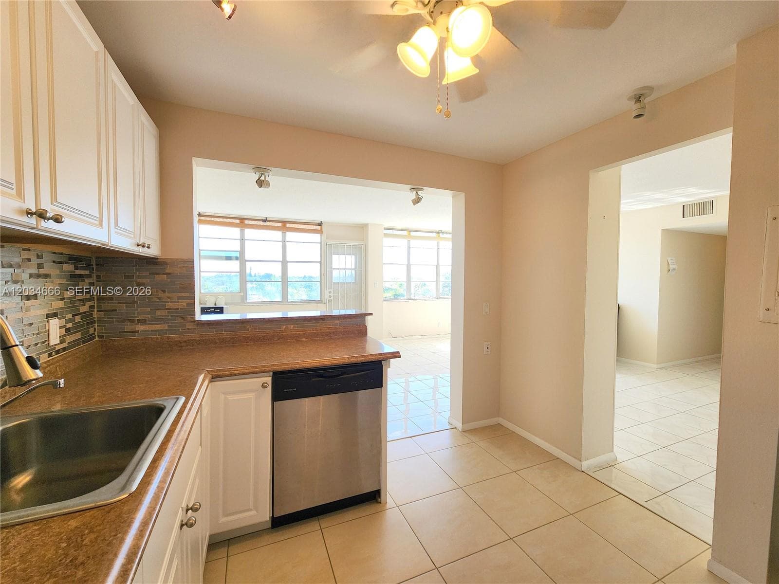 2025 NE 164th St # 503, North Miami Beach FL 33162 - North Miami Beach, FL - Photo 1