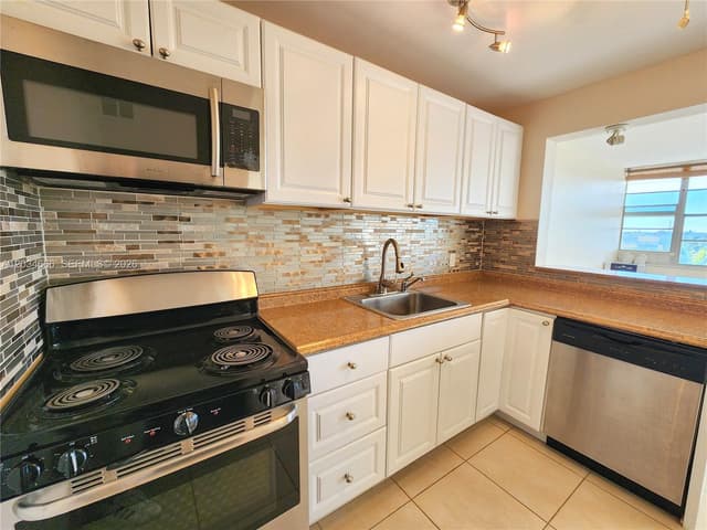 2025 NE 164th St # 503, North Miami Beach FL 33162 - North Miami Beach, FL - Photo 5