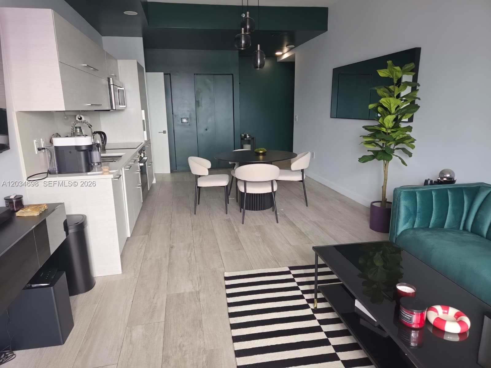 45 SW 9th St # 4309, Miami FL 33130