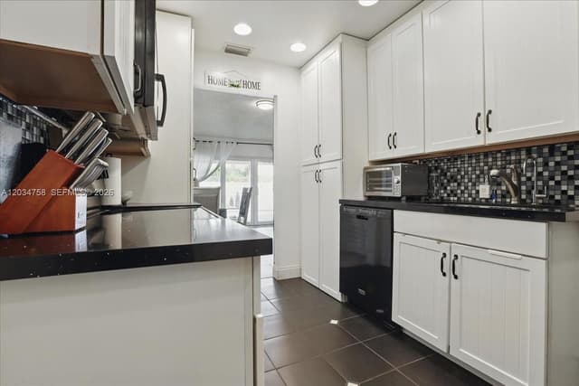 5874 SW 97th Ter, Cooper City FL 33328 - Cooper City, FL - Photo 5