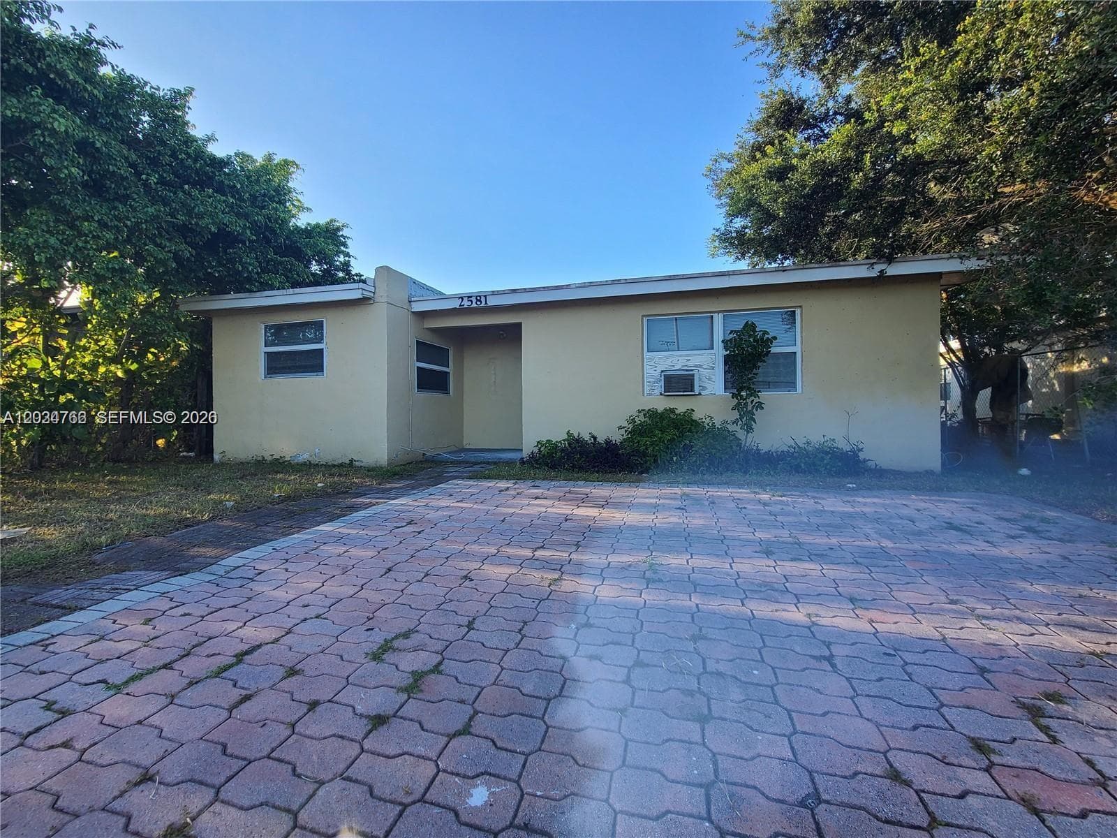 2581 NW 13th Ct, Fort Lauderdale FL 33311 - Fort Lauderdale, FL - Photo 1