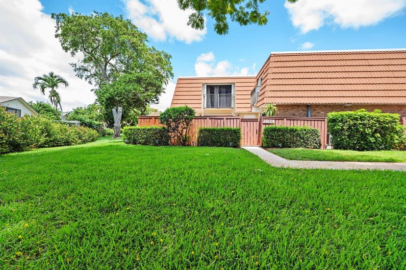 2874 Waterford Drive S, Deerfield Beach FL 33442