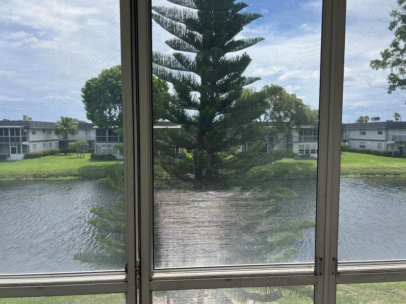 424 Saxony, Delray Beach FL 33446