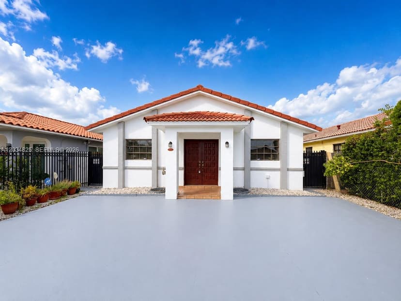 2485 W 70th Pl, Hialeah FL 33016