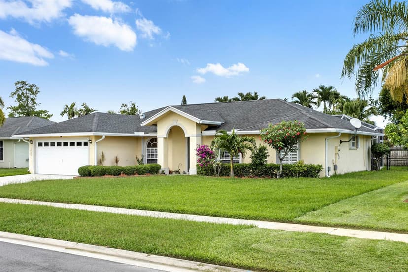 106 Venetian Lane, Royal Palm Beach FL 33411