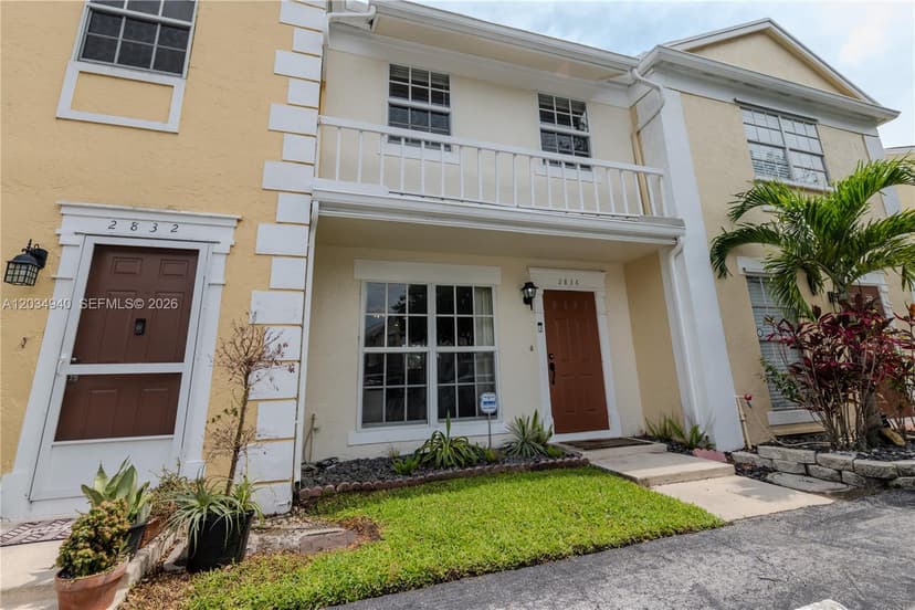 2836 S Edgehill Ln, Cooper City FL 33026