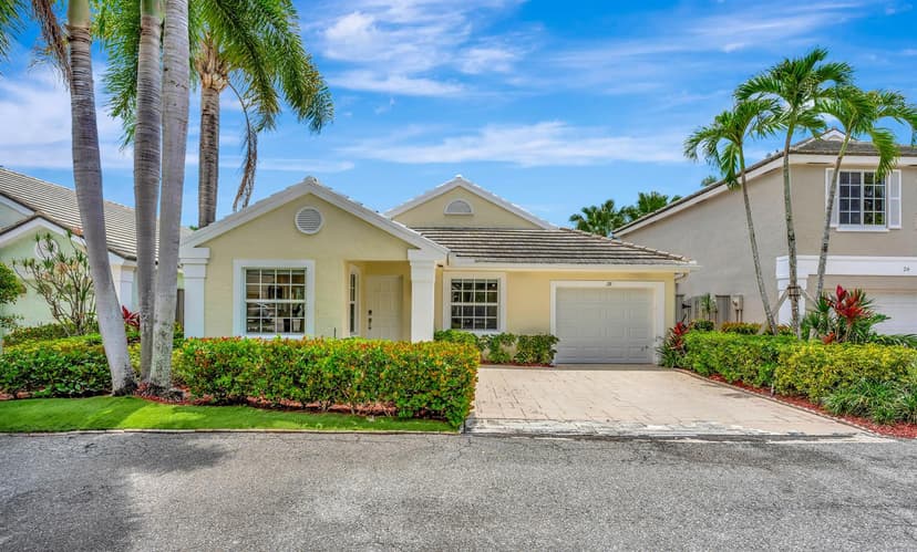 28 Admirals Court, Palm Beach Gardens FL 33418