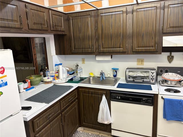 1655 NE 115th St # 29B, Miami FL 33181 - Miami, FL - Photo 4