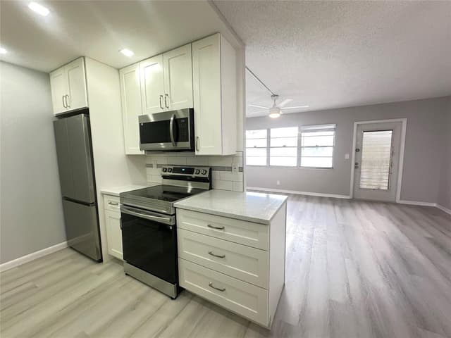2048 Newport N, Deerfield Beach FL 33442 - Deerfield Beach, FL - Photo 4