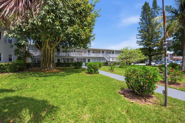 98 E Cambridge E, West Palm Beach FL 33417 - West Palm Beach, FL - Photo 2
