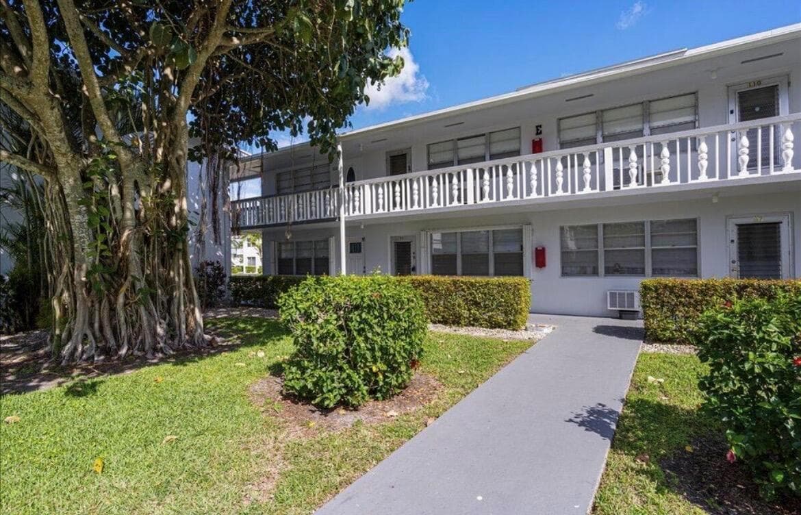 98 E Cambridge E, West Palm Beach FL 33417 - West Palm Beach, FL - Photo 1