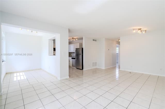 421 NE 1st St # 101, Hallandale Beach FL 33009 - Hallandale Beach, FL - Photo 2
