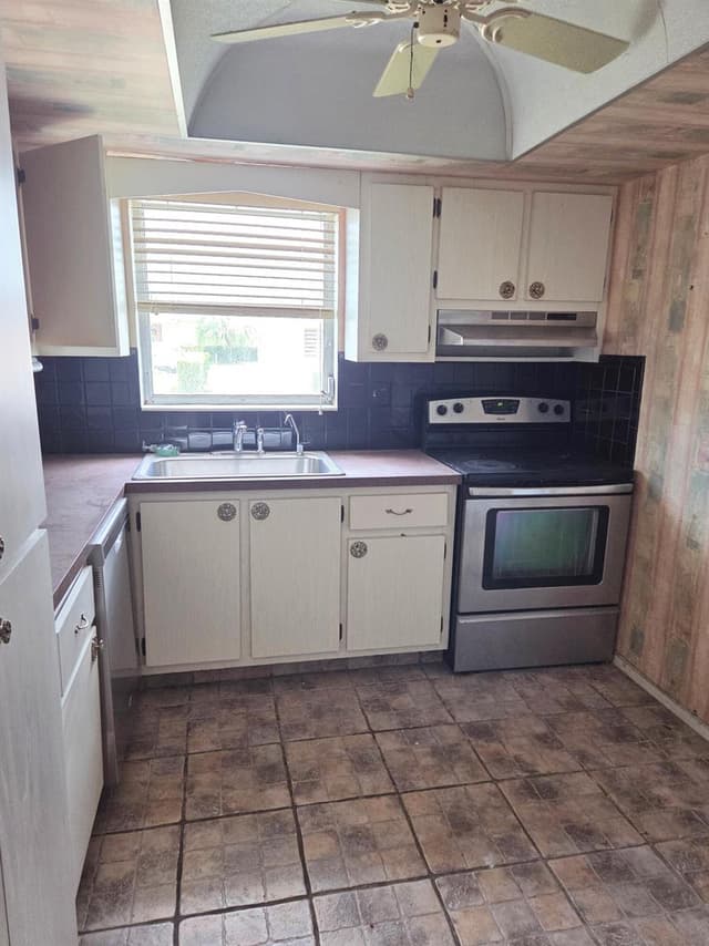 2703 Dudley Drive W, West Palm Beach FL 33415 - West Palm Beach, FL - Photo 3