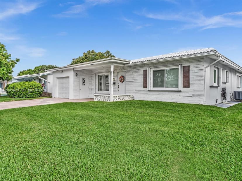 8511 NW 59th Ct, Tamarac FL 33321