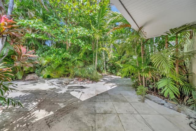 111 S Hibiscus Dr, Miami Beach FL 33139 - Miami Beach, FL - Photo 5