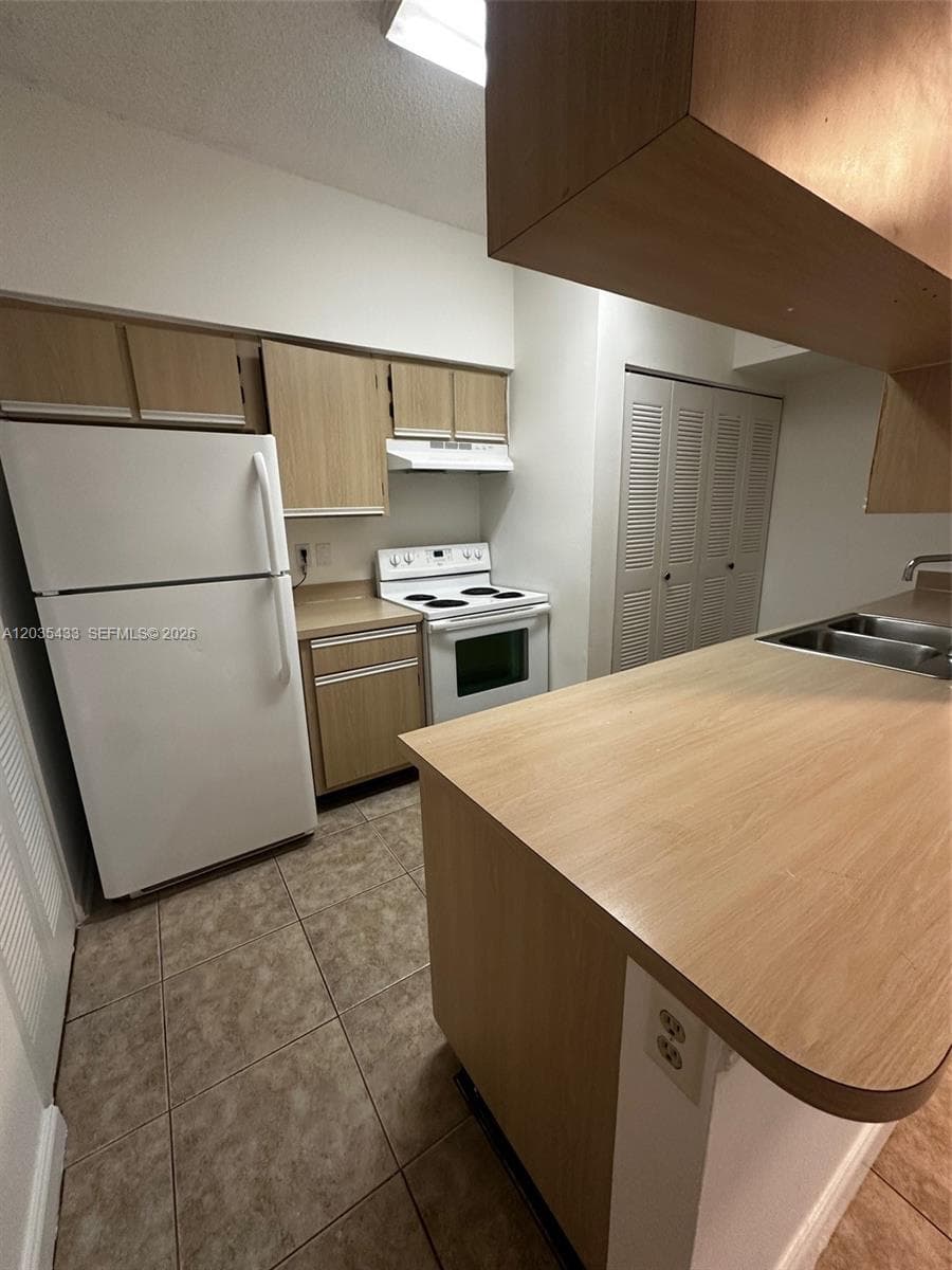 18356 NW 68th Ave # K, Hialeah FL 33015 - Hialeah, FL - Photo 1