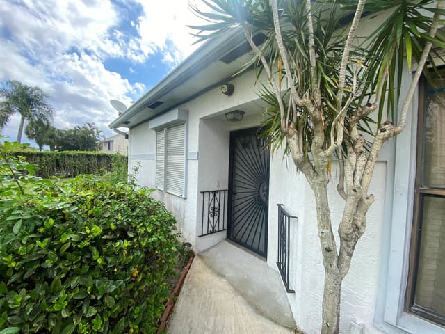 62 Willow Circle, Boynton Beach FL 33436 - Boynton Beach, FL - Photo 4