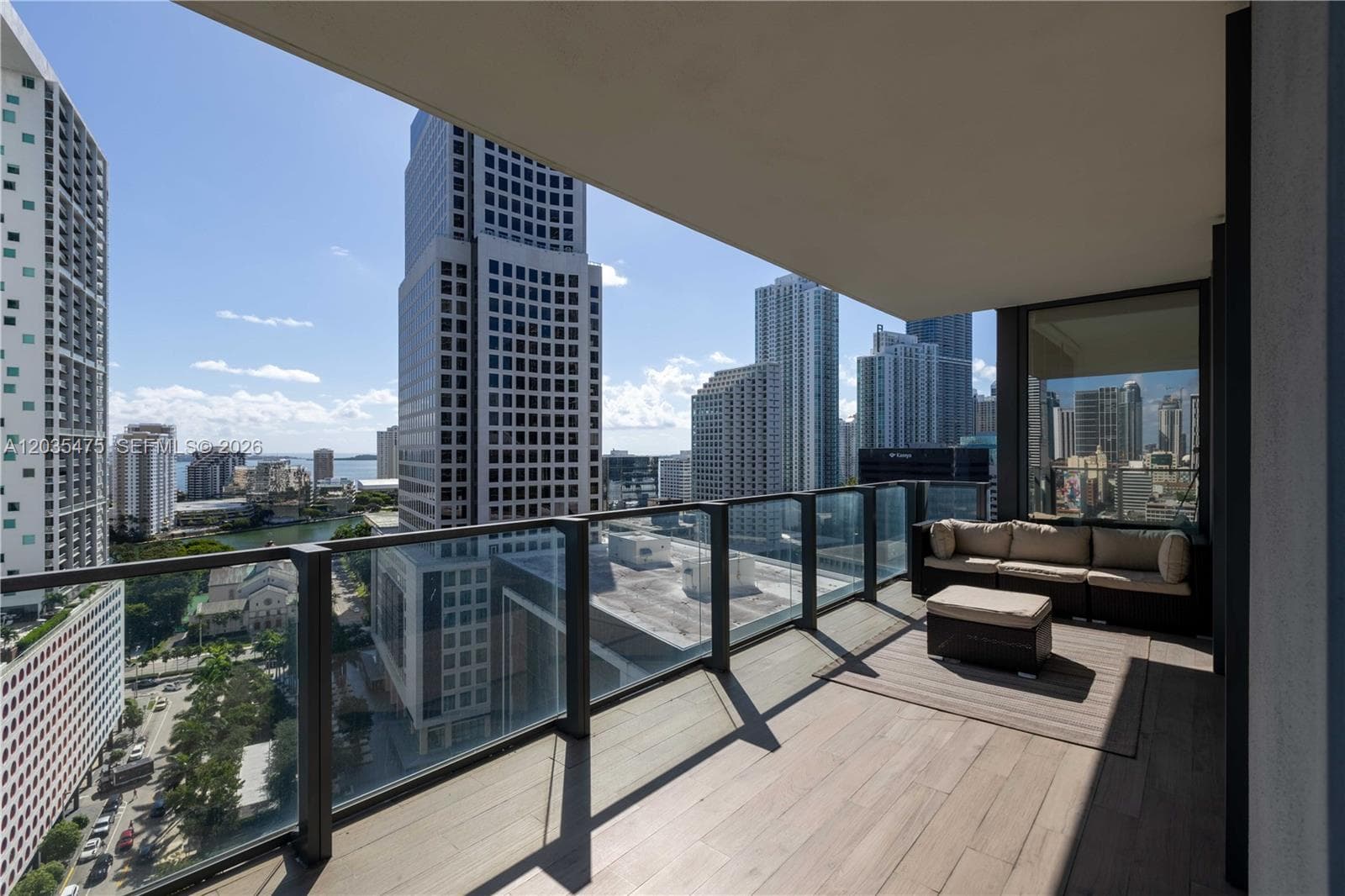 68 SE 6th St # 1611, Miami FL 33131