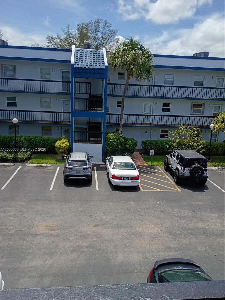 3040 Holiday Springs Blvd # 311, Margate FL 33063 - Margate, FL - Photo 1