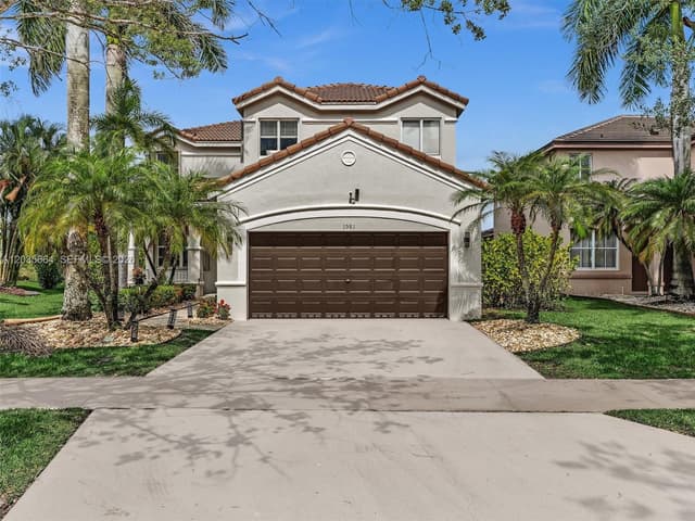 1581 Winterberry Ln, Weston FL 33327 - Weston, FL - Photo 2